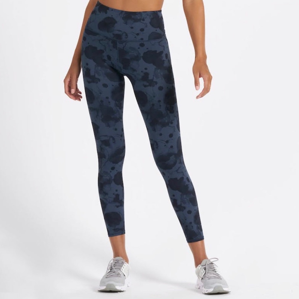 Vuori Studio Printed Legging in Waterdrop